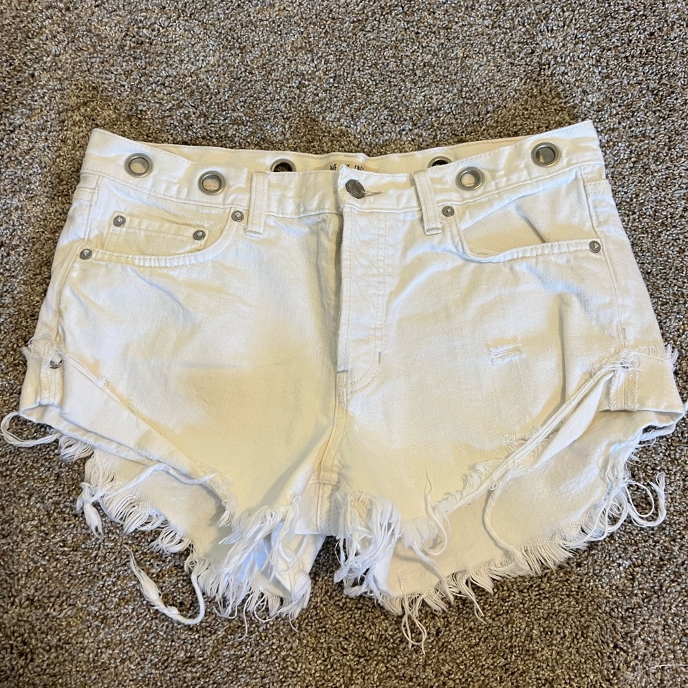 *WE THE FREE* Free People White Relaxed Frayed Grommet Denim Shorts